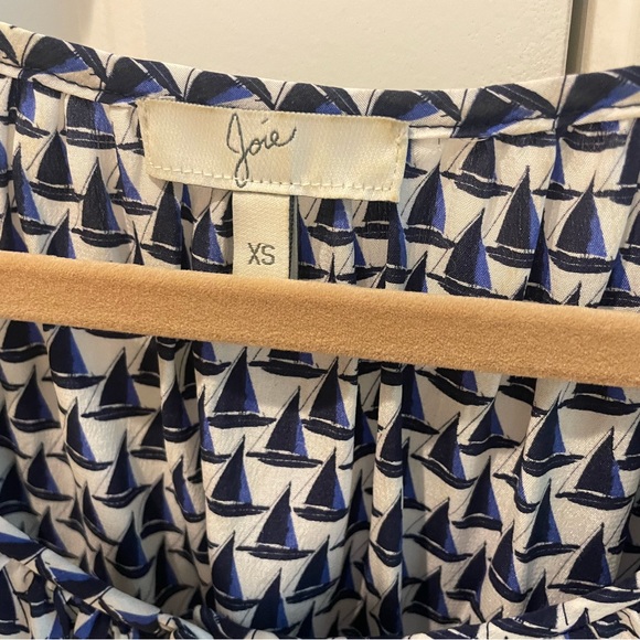 Like new Joie silk sailboat blouse. size XS - Picture 4 of 9